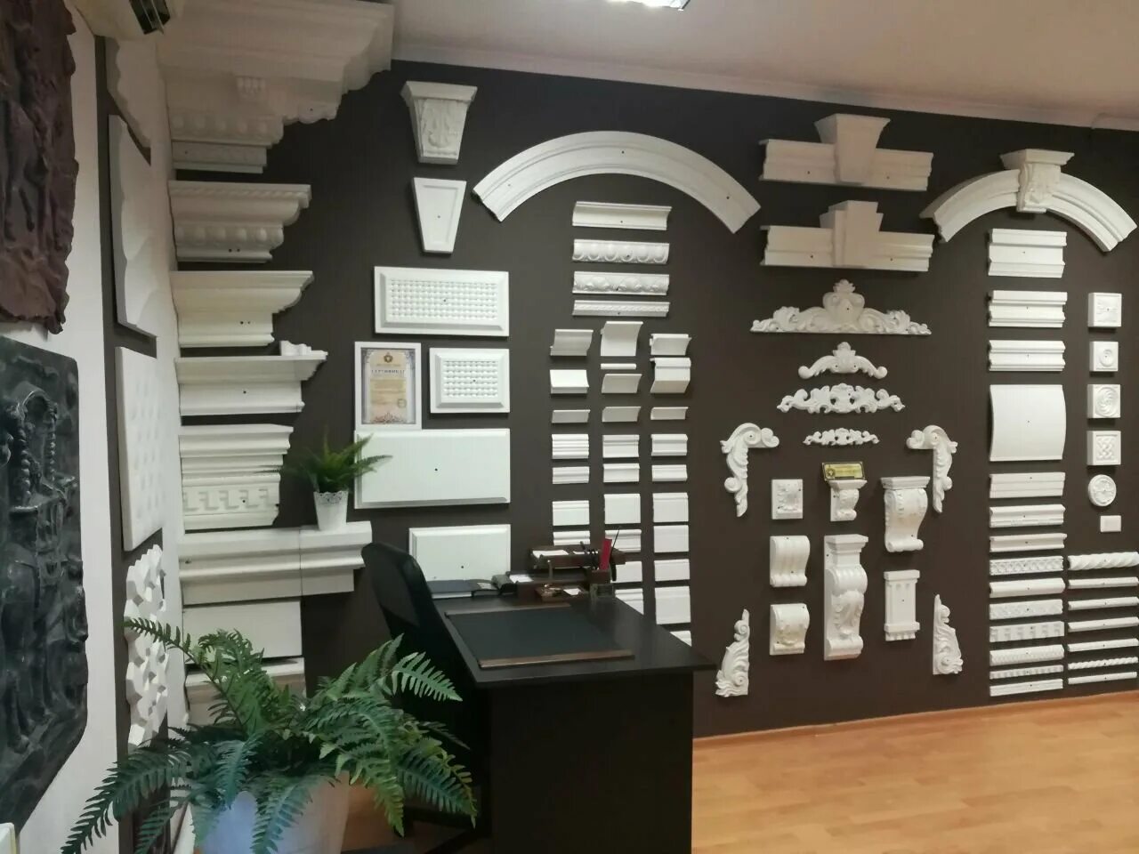 максимова, 15 * этаж 1). ермолова 28/1 пятигорск. декорирование центра. фасадный декор стенд. гражданская 21 ойкос.