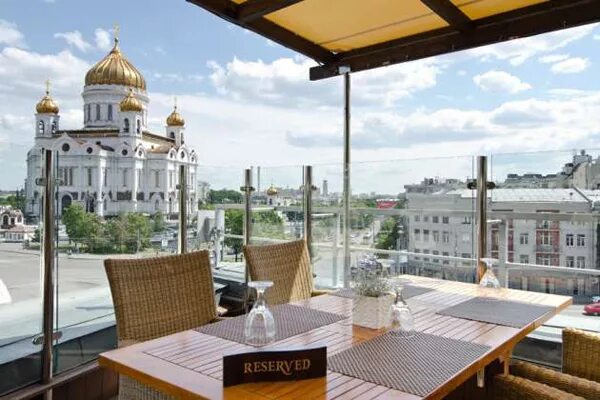 Берсеневская набережная храм христа. Бар стрелка берсеневская набережная. Храм христа спасителя ресторан. Воронеж веранда кропоткинская. Сергиевский зал храма христа спасителя.