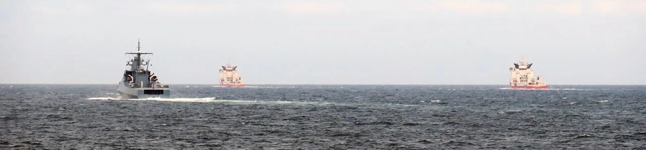 При переходе корабля из соленой воды. Французские военные захватили русский корабль в ла-Манше.. Флот охранения. Корабль бессмертных в нейтральных Водах. ВМФ нейтральные воды Гренландия.