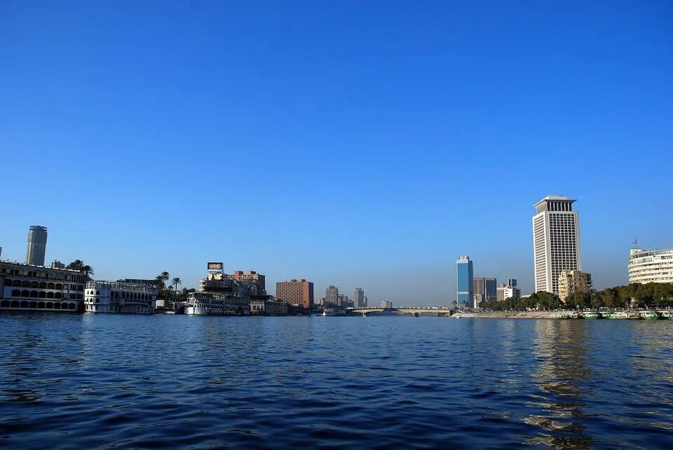 Каир море. Каир небоскребы Египет. Каир река. Город центр Каира море.