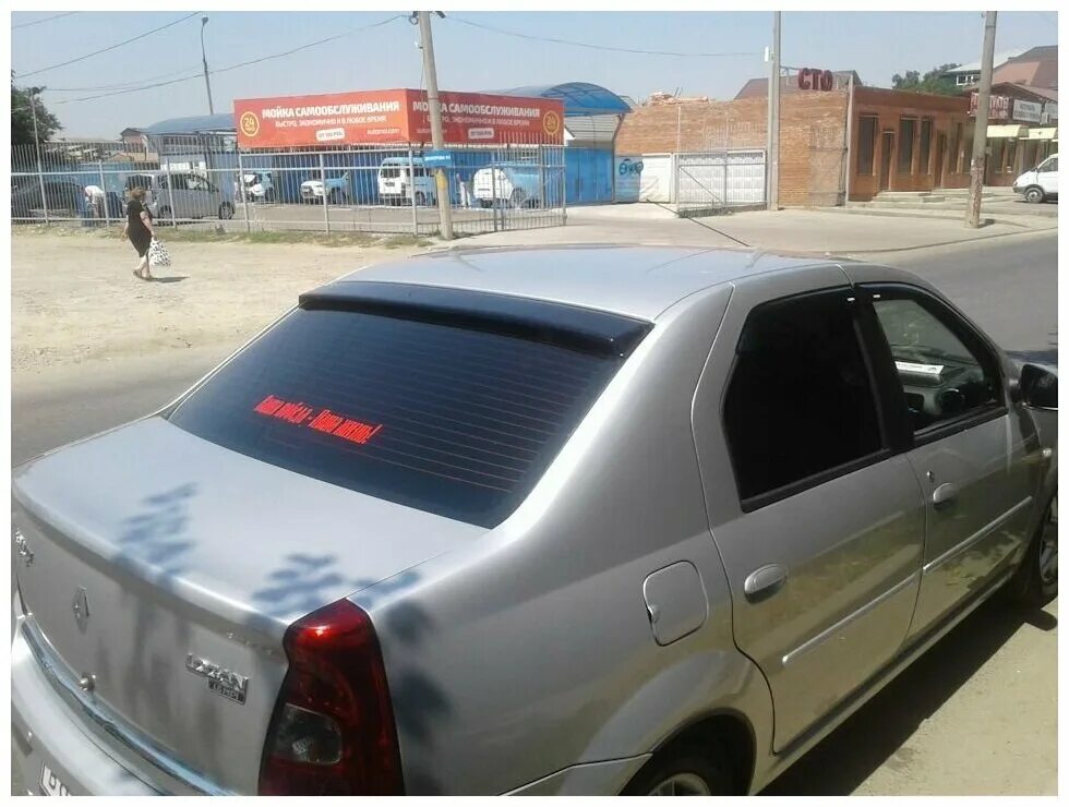 задний дефлектор рено логан. заднее стекло рено логан 2. рено логан сзади стекло. Renault logan размер заднего стекла. спойлер заднего стекла рено логан 2.