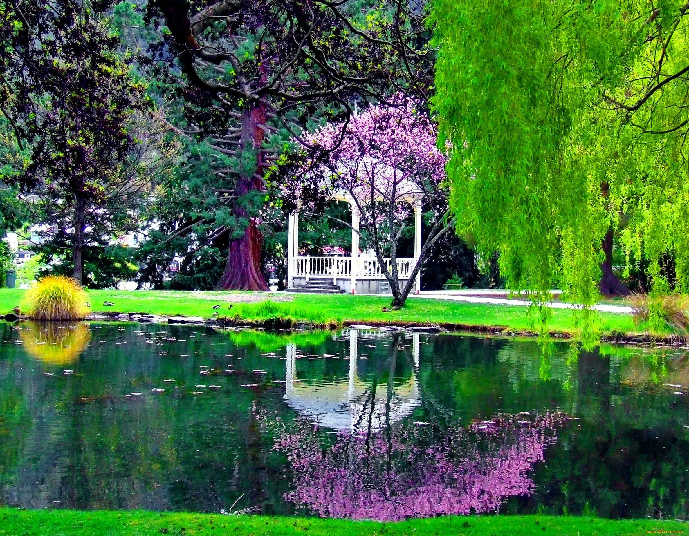 Парк какой прекрасный. Парк «сады Европы» у озера Анси. Парк Лейк Гарденс. Красивый парк. Красивый сад.