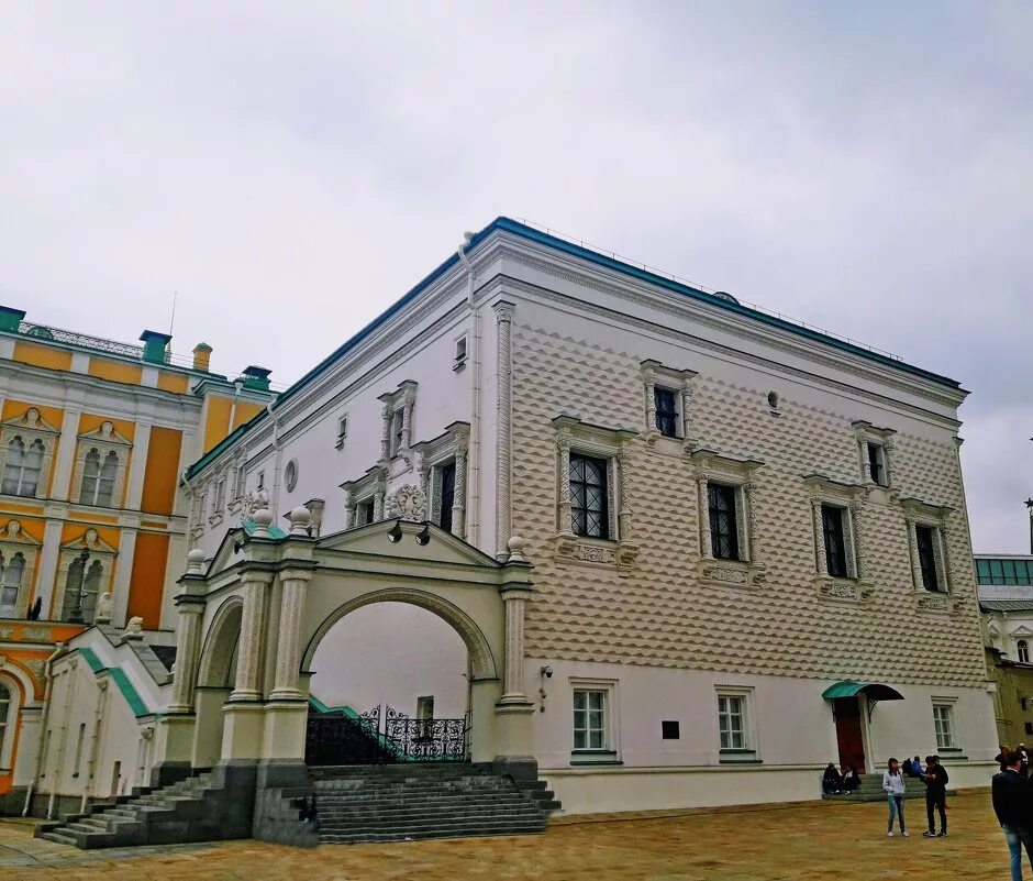 Грановитая палата московского кремля архитектор. Грановитая палата московского кремля. грановитая палата московского кремля 1491. грановитая палата московского кремля солари руффо. гранитовая палата в московском кремле.