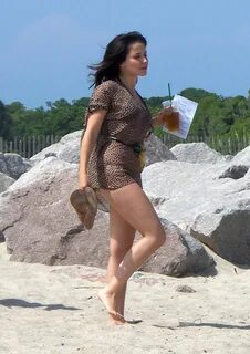 Index of /wp-content/gallery/sophia-bush-in-bikini -on-the-set-of-one-tree-...