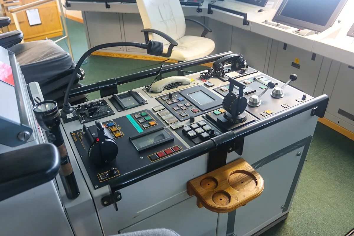 Launch command. Космодром морской старт &quot;одиссей&quot;. морской старт плавучий космодром. sea launch commander. си ланч морской старт.