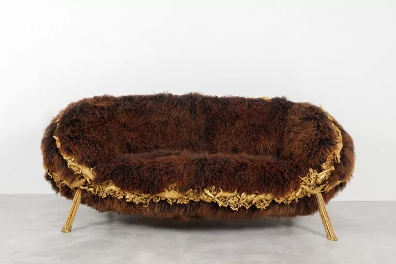 Мех мебель. Меховой стул. Меховое кресло. Меховая табуретка. Интерьеры дизайн охотничьи интерьеры меховые покрывала.
