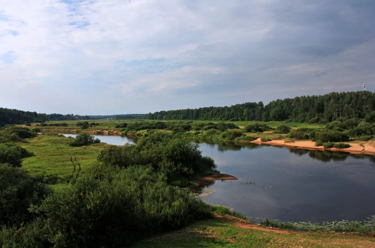 Река луга и человек