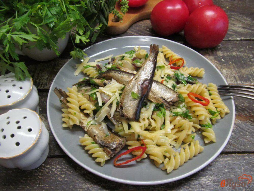 Макароны со стручковой фасолью и курицей. Макароны со шпротами. Спагетти со шпротами. Вареник в пост. Спагетти с шампиньонами.