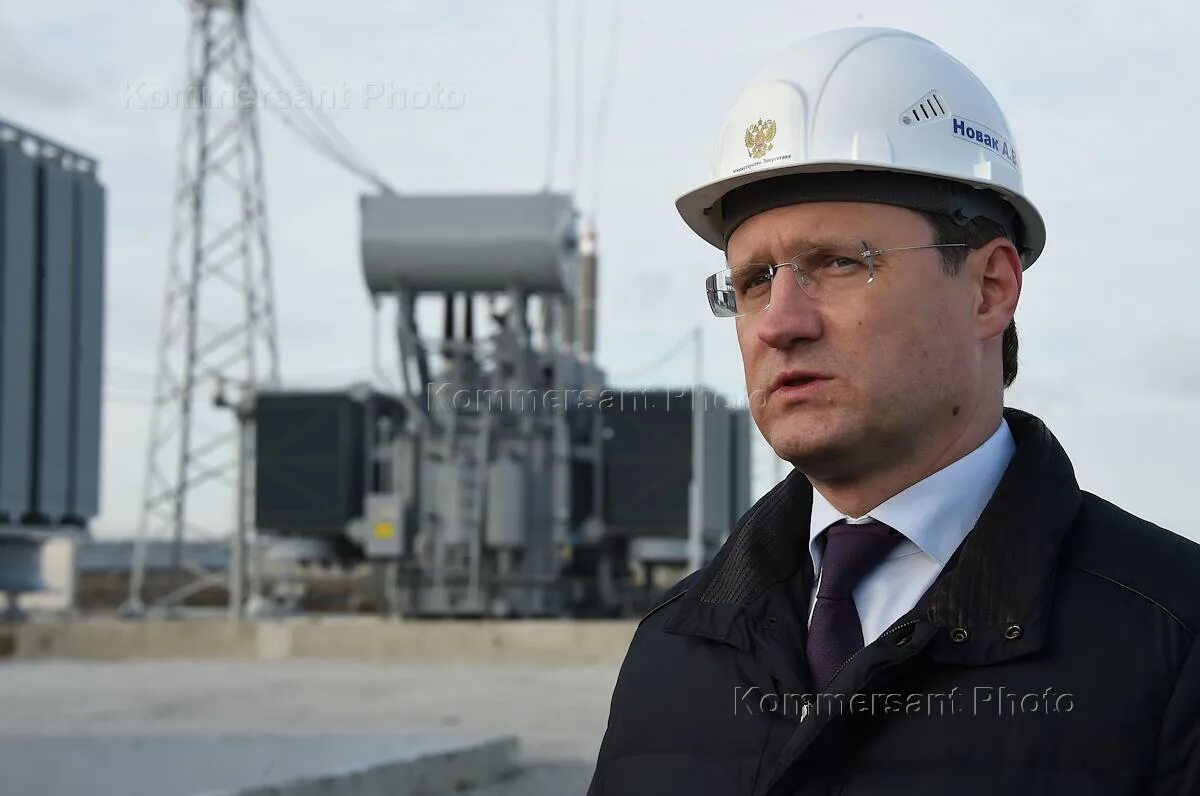 Главный энергетик в строительстве. Главный энергетик в строительстве. Каска строителя. Инженер энергетик. Главный энергетик в строительстве.