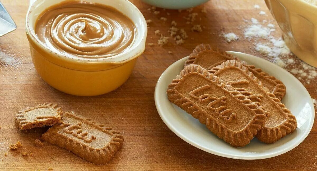 Паста из печенья. Lotus Biscoff паста. Печенье Biscoff. Лотус печенье Бискофф. Карамелизированное печенье.