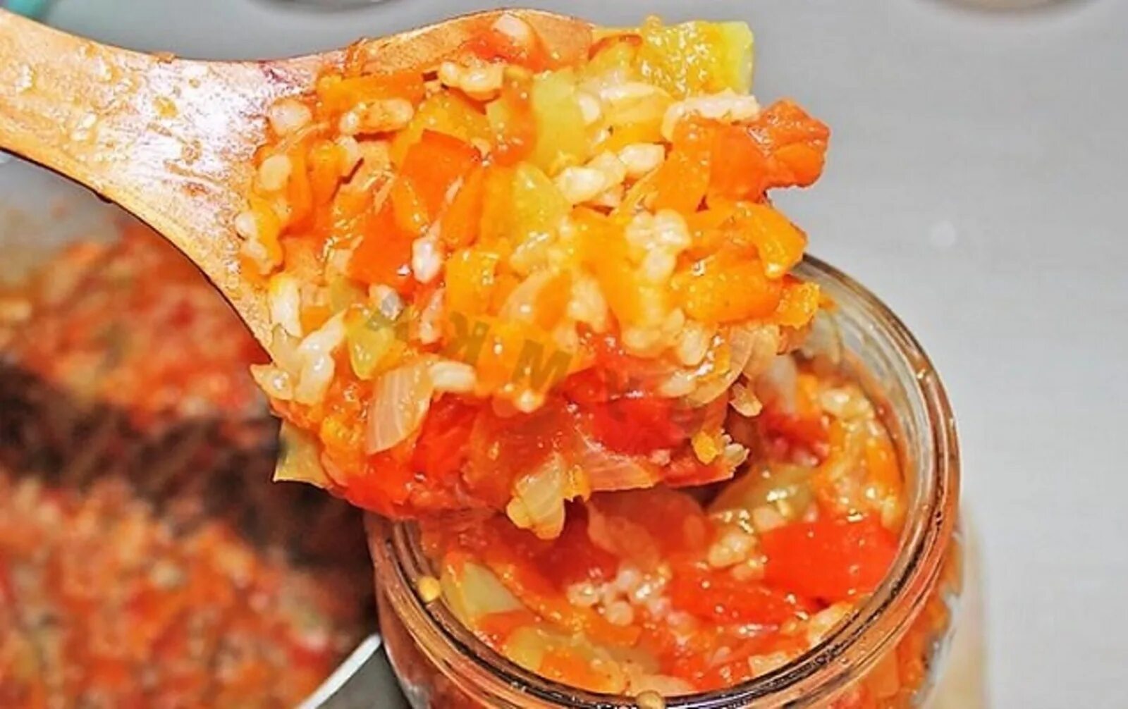 Кабачки с рисом на зиму. Закуска овощная с рисом на зиму. Заготовки на зиму с рисом. Рецепт овощной закуски с рисом. Рецепт овощной закуски с рисом.