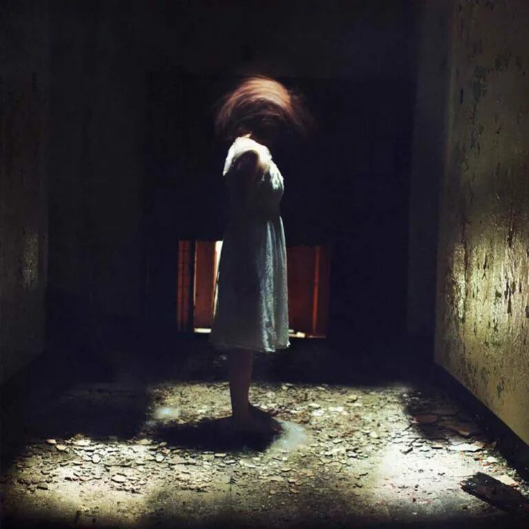 Депрессивный сюрреализм. Тоска ужасная. Грустное одиночество. Тоска ужасная. Тоска ужасная.