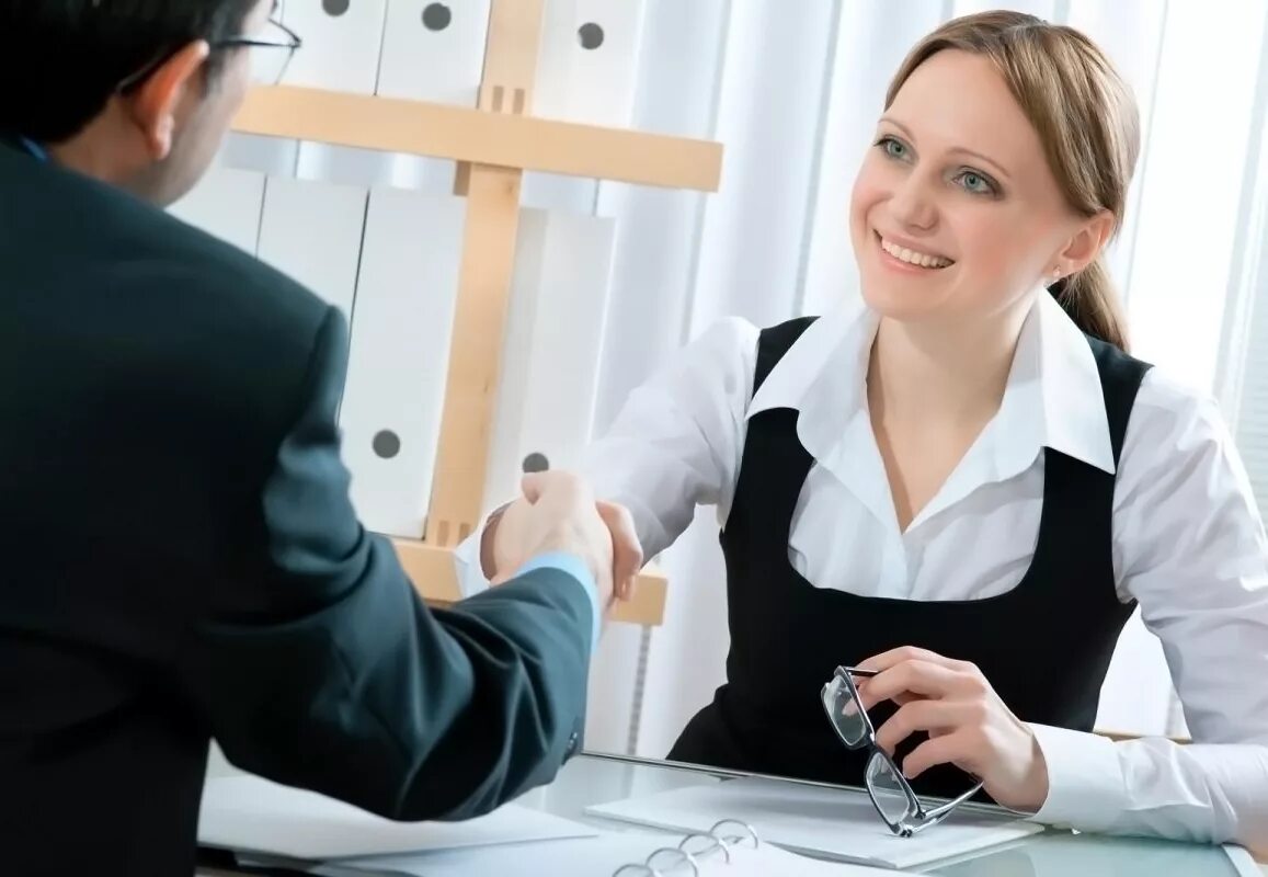 строгий начальник. деловой костюм. быть приняты в строгом. быть приняты в строгом. деловой стиль одежды.