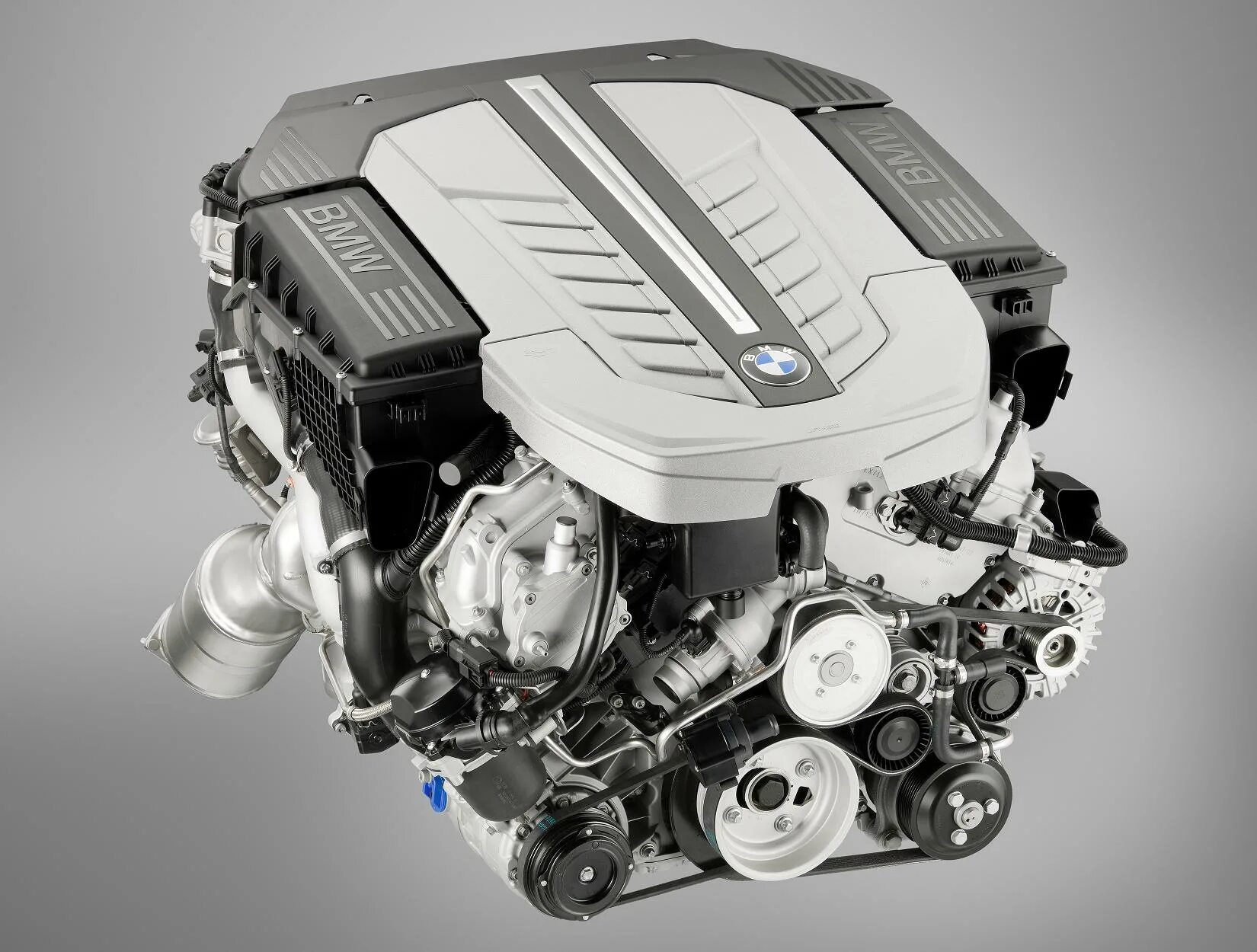 V12 pro купить. БМВ в12 мотор. Мотор v12 БМВ. BMW i760 engine. Мотор v12 БМВ е65.