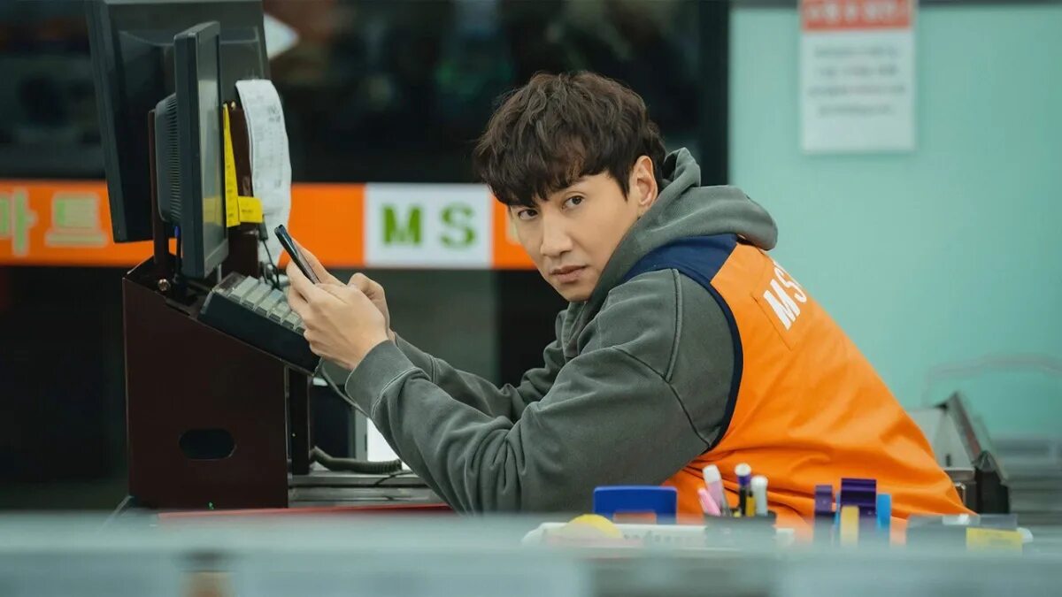 Магазин для киллеров дорама с русской. Lee kwang soo полиция. магазин для убийц дорама. магазинчик для убийц дорама. дорама внутри убийцы 2025.