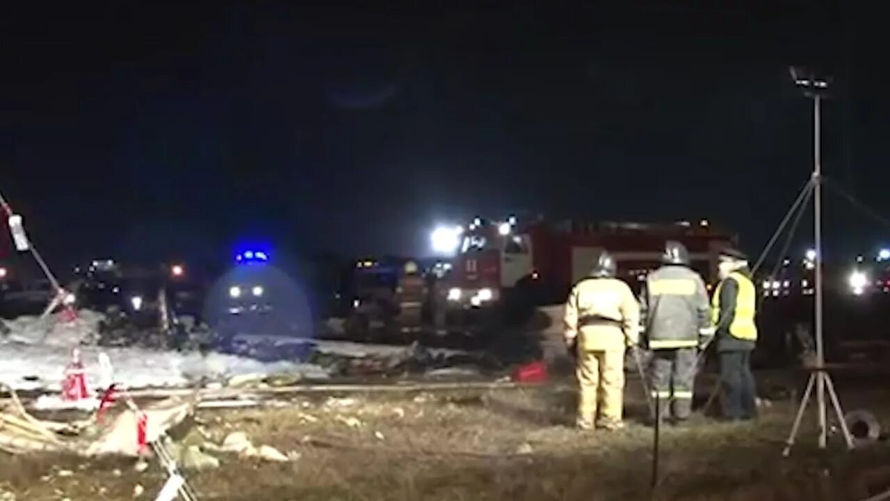 Крушение самолёта в казани боинг-737. 2013 авиакатастрофа в казани. Боинг 737 крушение казань 2013. Катастрофа boeing 737 в казани сын президента. Крушение boeing 737 в казани (2013).