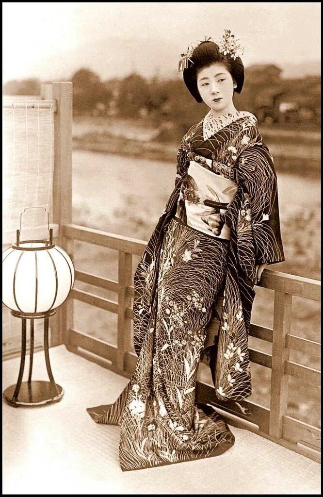 гейши 18 века. стиль древней японии. укие э гейши. японская гравюра у кие э. искусство японии кацусика хокусай.