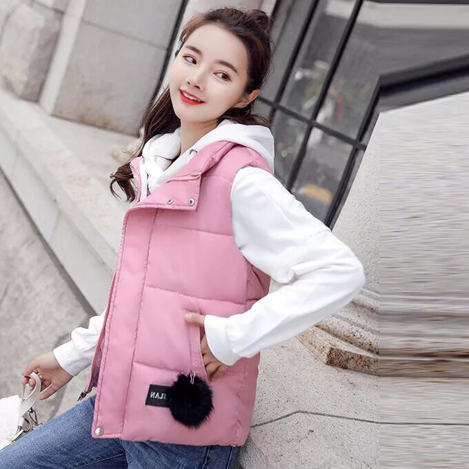 Весенние жилетки. Жилетка женская теплая. Весенние жилетки. Удлиненный теплый жилет. Жилет длинный.