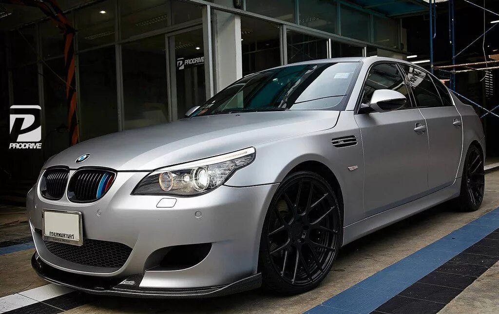 BMW 535i e60. BMW e60 m5 Silver Metallic. БМВ е60 535i. BMW m5 535i. Бмв м5 серая