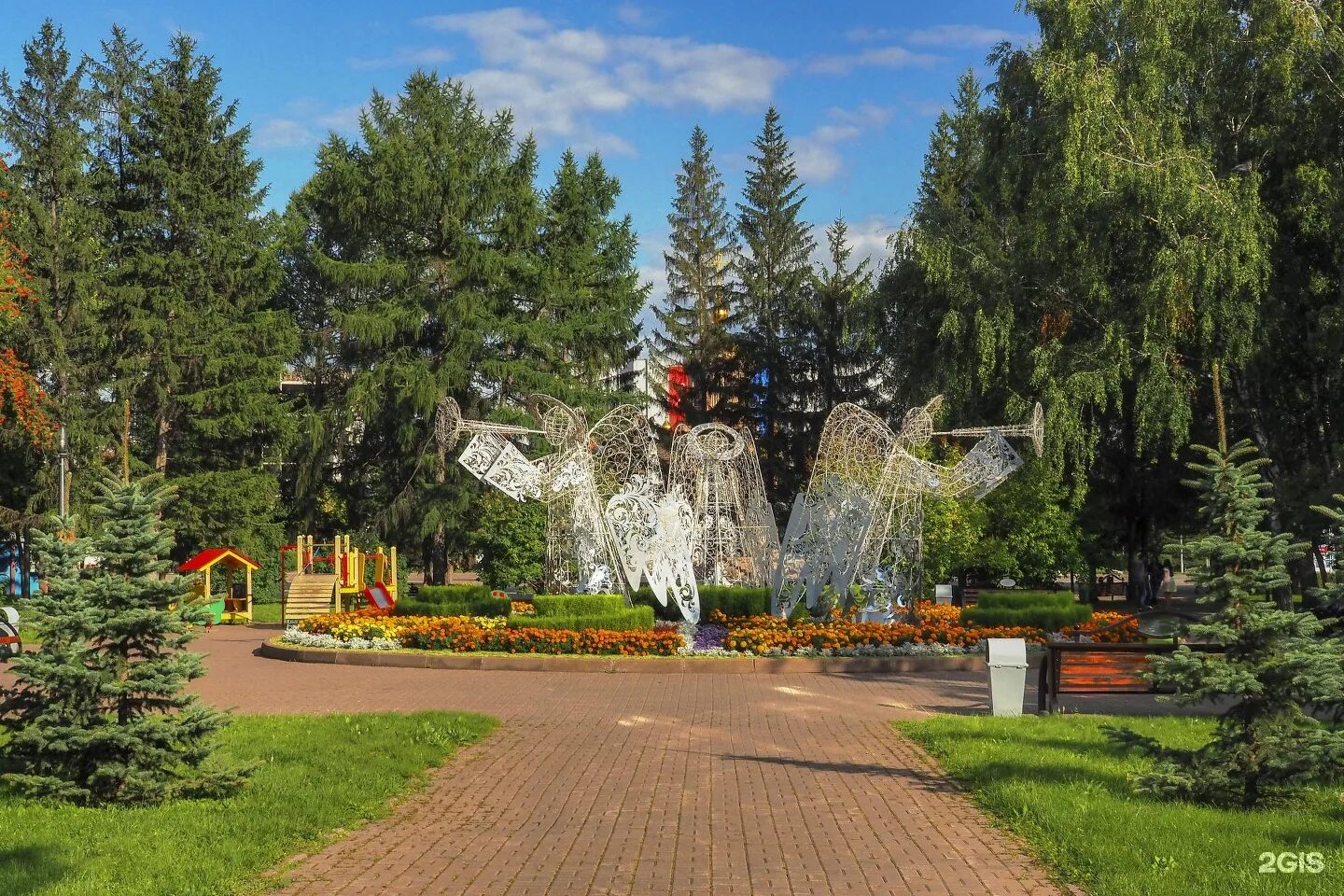 Погулять кемерово. Парк ангелов Кемерово. Сквер ангелов Кемерово. Парк ангелов в Новокузнецке. Городской парк город Кемерово.