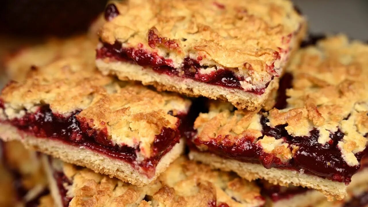 Штолле выпечка. Осетинский пирог балджин с вишней. Телурианская кулебяка. Пирог прямоугольный. Самые вкусные пироги с доставкой.