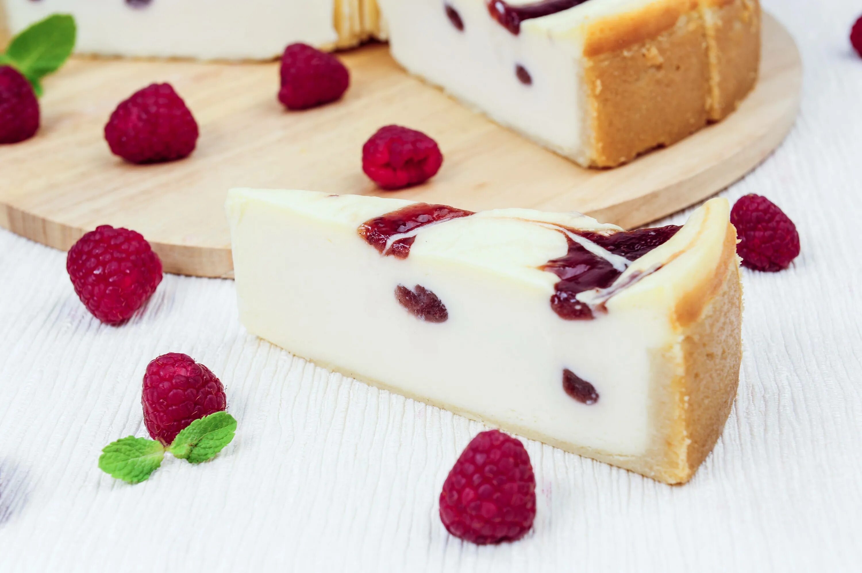 Чизкейк ваниль малина. Чизкейк украшенный малиной. Низкокалорийный йогуртовый торт. Чизкейк нью-йорк с малиной. Чизкейк с малиной.