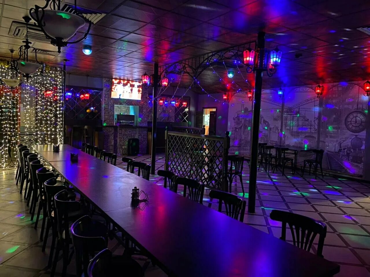 Горячо серпухов. Памятники павлины в серпухове. Вывеска серпухов. Горячо серпухов. Горячо серпухов.