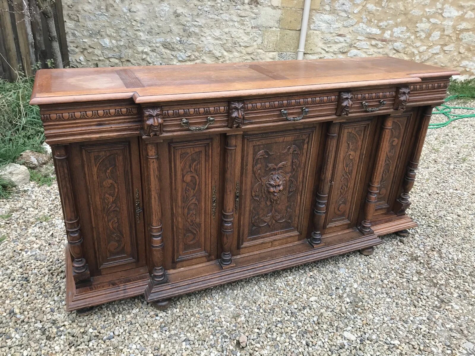 антикварный прилавок. комод резной классический 2 метра. старинная тумбочка дубовая. старинная тумба прилавок. прилавок с антиквариатом.