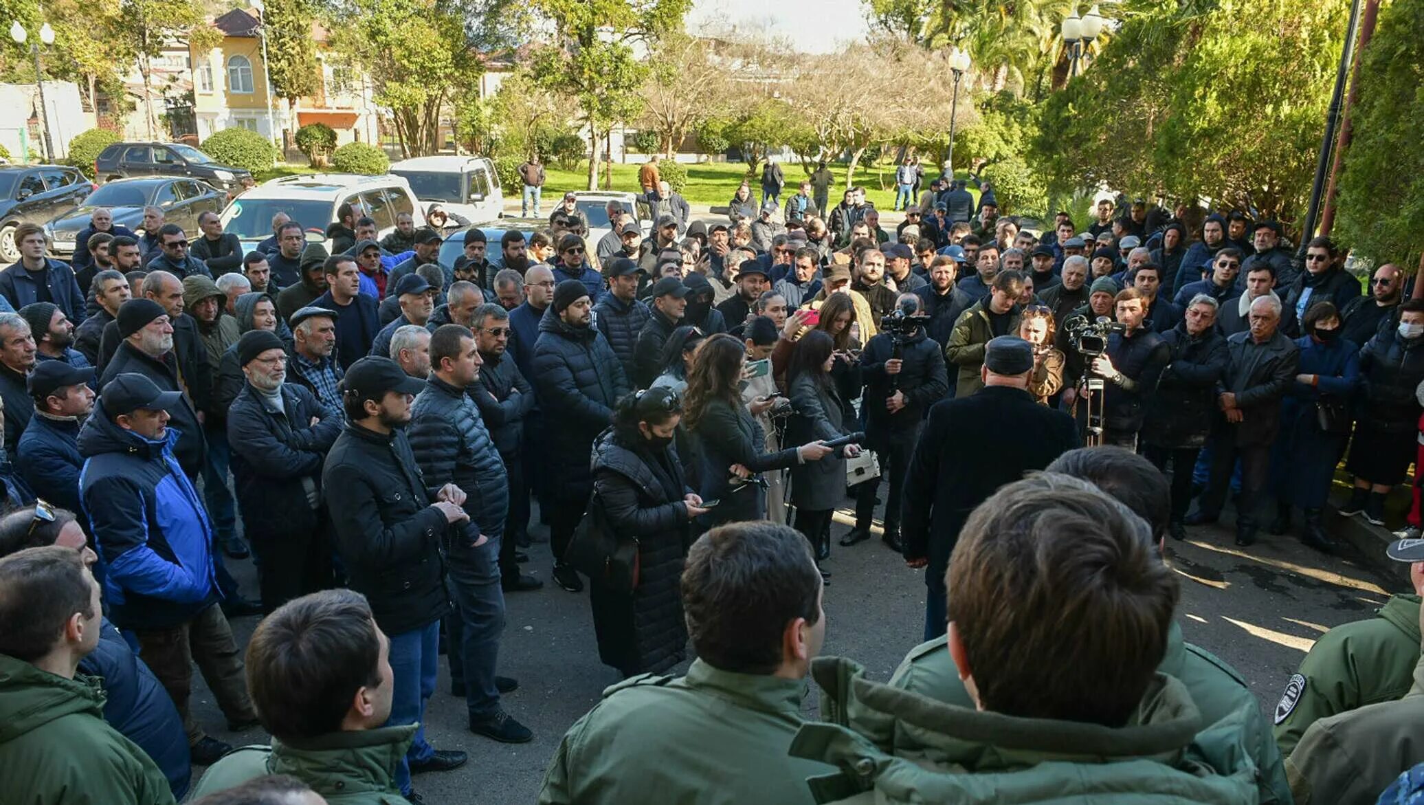 Новости абхазии сегодня 2024. Митинг в Сухуми. Протесты в Абхазии. Абхазия митинг 2020. Абхазия протестующие.