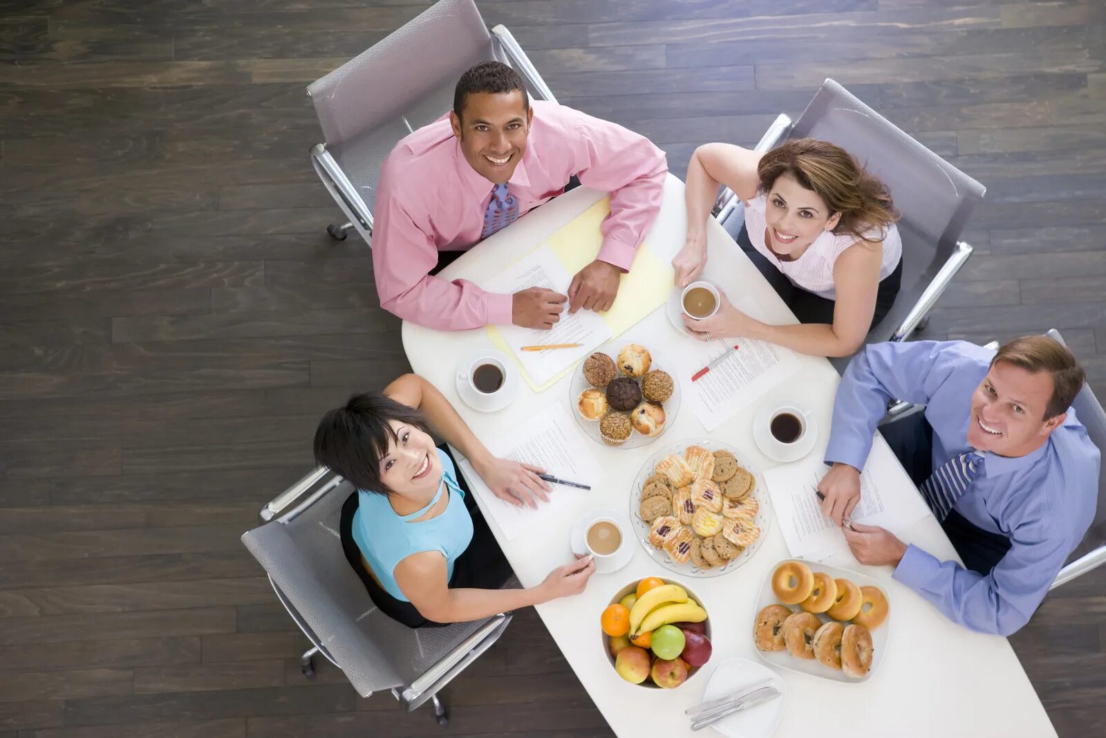 Ест за четверых. Ест за четверых. Полба из сказки пушкина о балде. Ест за четверых. Ест за четверых.