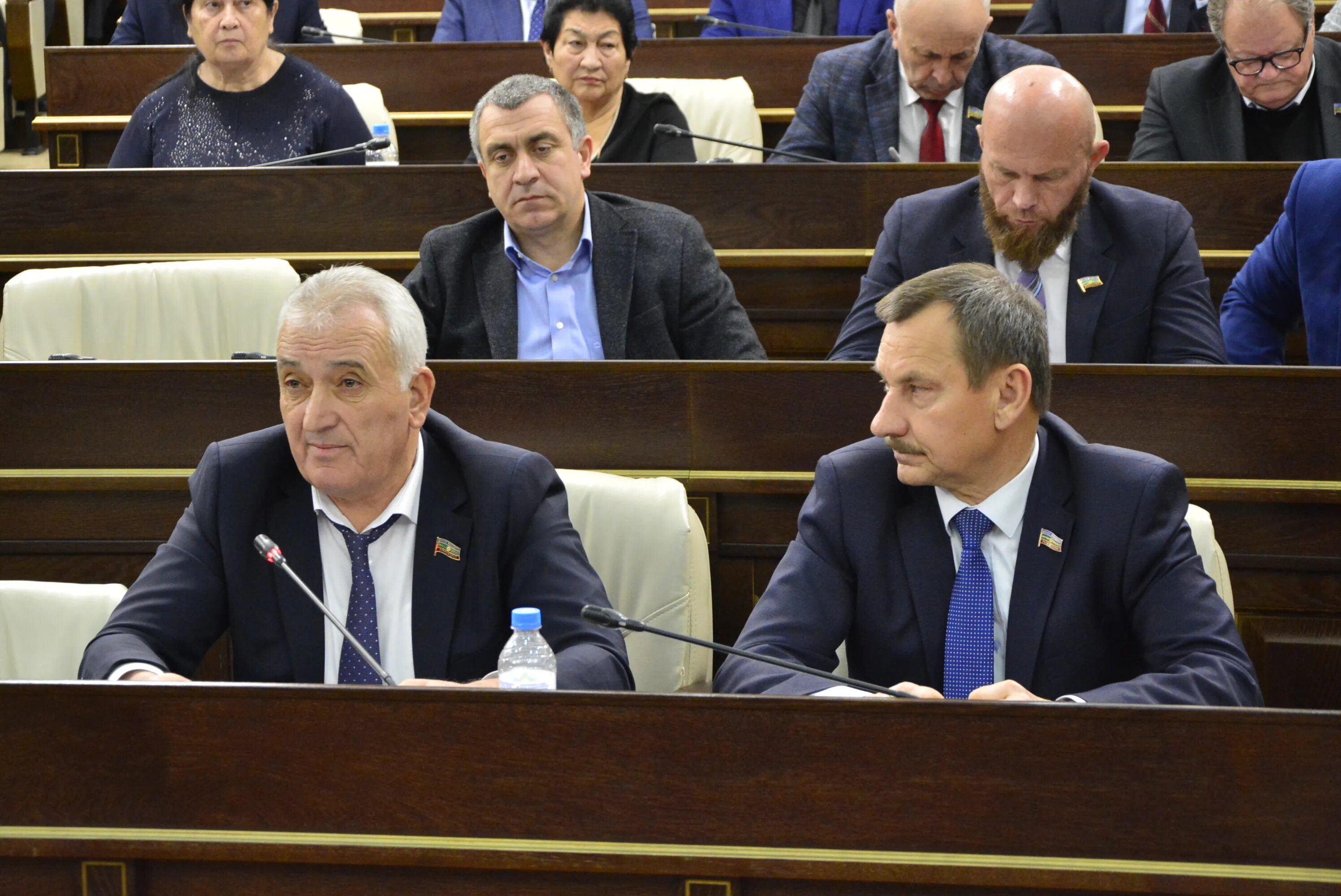 Повышение 09 кчр. 34 сессия vi созыва парламент кчр. парламент. единогласно.