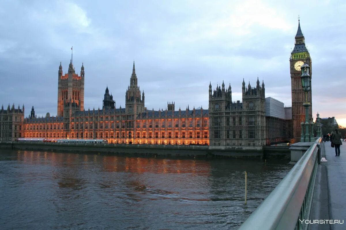 Вестминстер лондон. Вестминстерский дворец Лондон. Вестминстерский дворец Великобритания парламент. Достопримечательности Лондона Вестминстерский дворец. Вестминстер здание парламента.