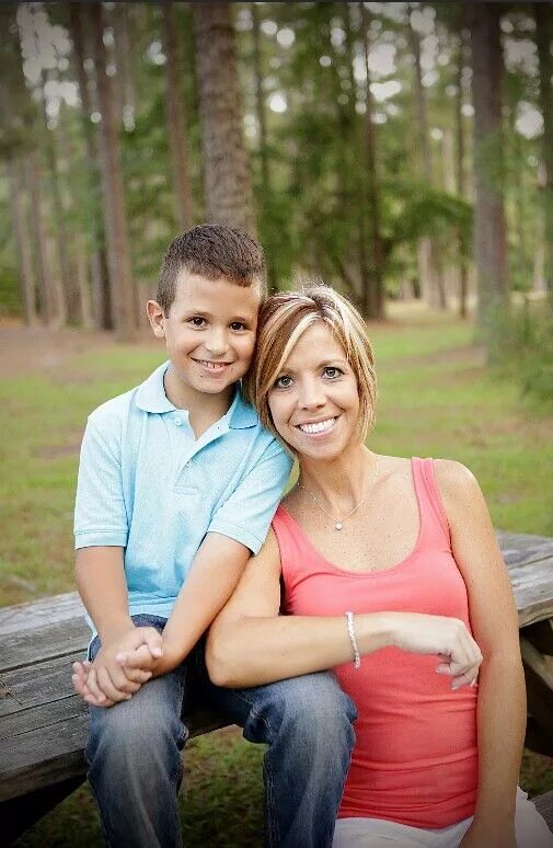 Mom son wife. Фотосессия с сыном. Мом son. Mommy and сын. Фотосессия со взрослым сыном.