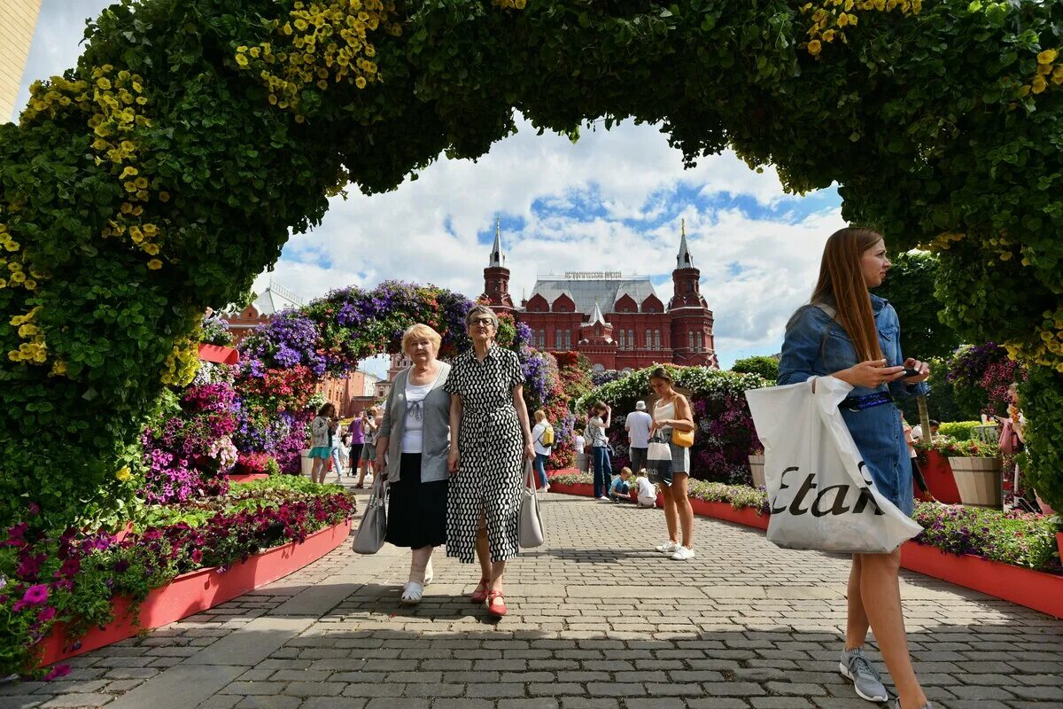 2 5 августа москва. Фестиваль цветочный джем в Москве 2022. Красная площадь цветочный джем 2023. Фестиваль цветочный джем в Москве 2023. Цветочный джем 2023 Манежная площадь.