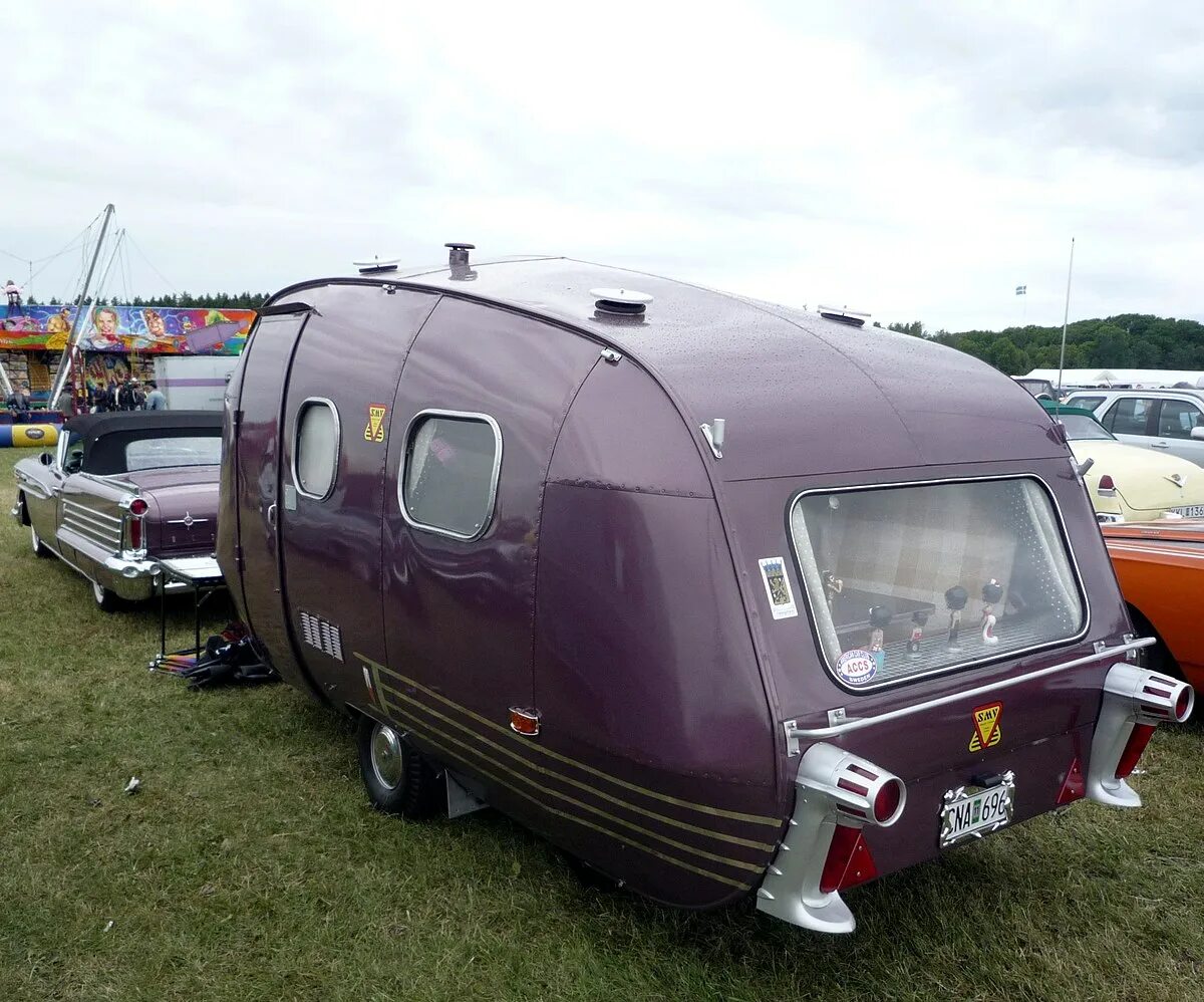 Camper Caravan Vintage. Vintage Trailer Caravan. Oldsmobile Camper. Chrysler Airstream 1935.