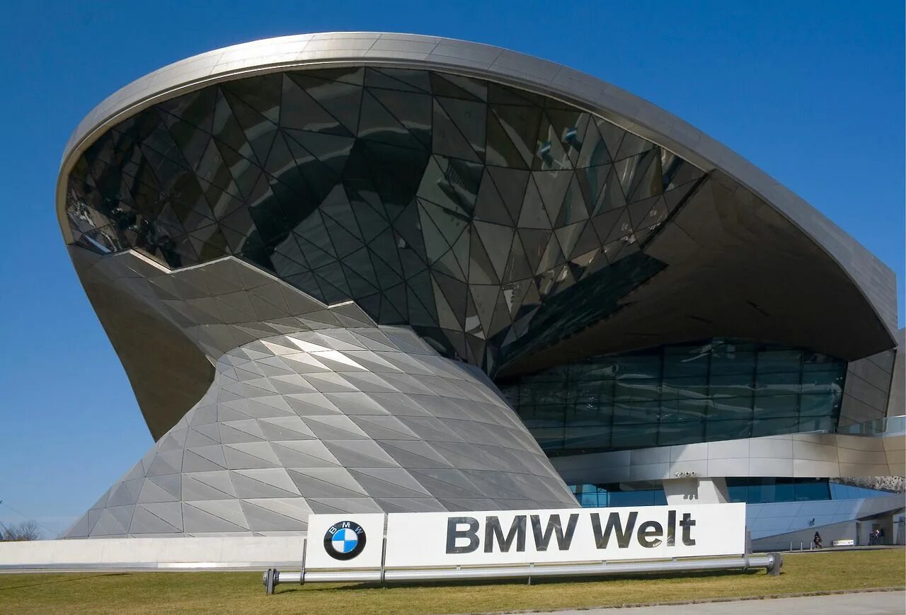 Выставочное здание. BMW Welt Мюнхен. Выставочное здание BMW Welt, Мюнхен, Германия. Музей «BMW Welt» в Мюнхене. Здание мир БМВ В Мюнхене.