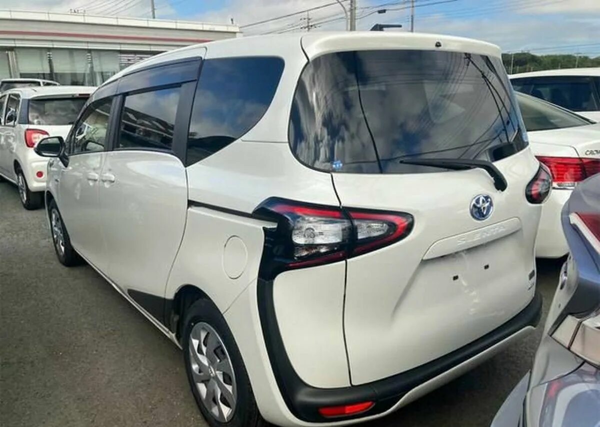 Тойота Сиента белая. Toyota Sienta 2018 год. Тойота Сиента 2019 белая. Тойота Сиента 2018 белая. Купить toyota sienta