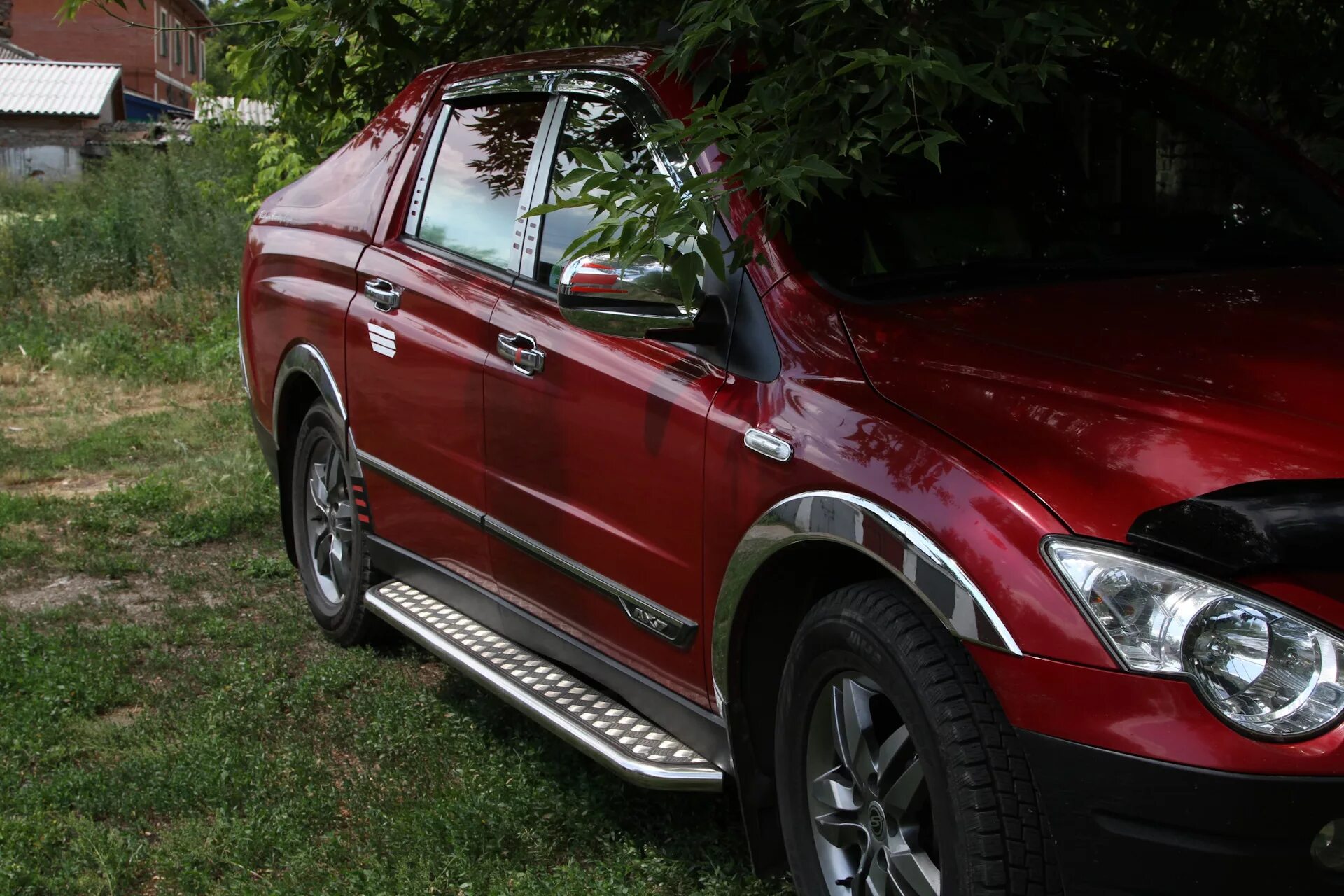 Ssangyong actyon sports масла. Пороги на саньенг Актион спорт 2008г. ССАНГЙОНГ Актион пороги. Пороги Actyon Sports. SSANGYONG Actyon Sports 2011.