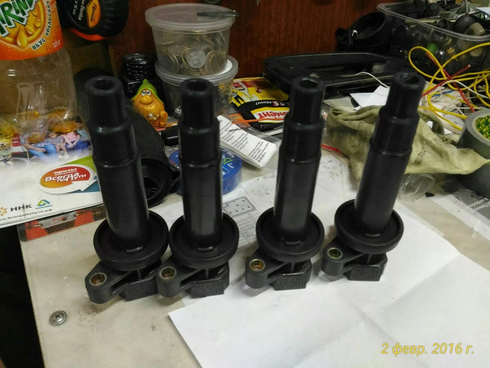 8. Резинки катушек зажигания м52ту. Извлечь наконечник. Как поменять наконечники катушек. Наконечник катушки паджеро 3.