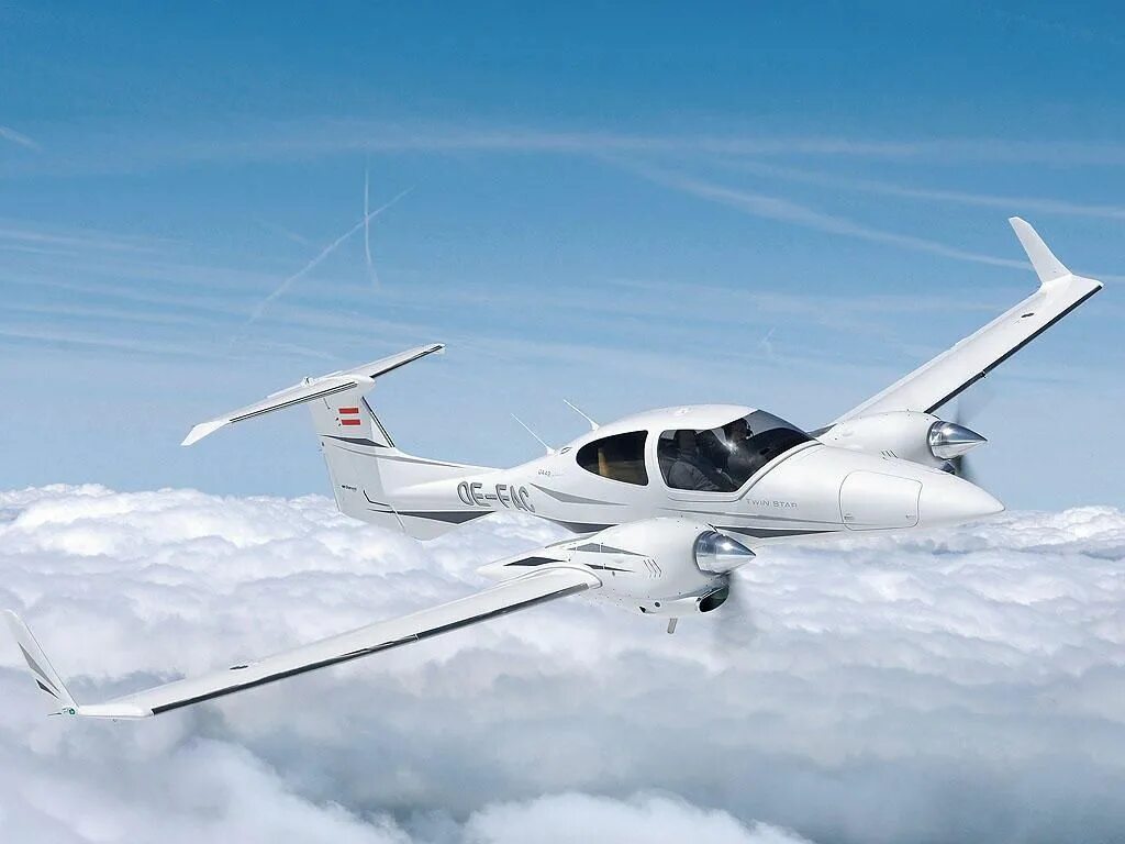 Diamond da42. Самолеты Diamond da 42 ng. Самолёт Даймонд 42 т. Diamond aircraft da42. Самолет на деньги aviator2023 su