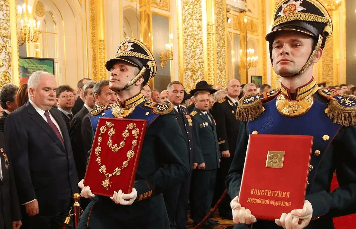 Присяга президента. Георгиевский зал большого кремлёвского дворца. Георгиевский зал кремлевского дворца. Резиденция президента в ново-огарево. Формально президентская.