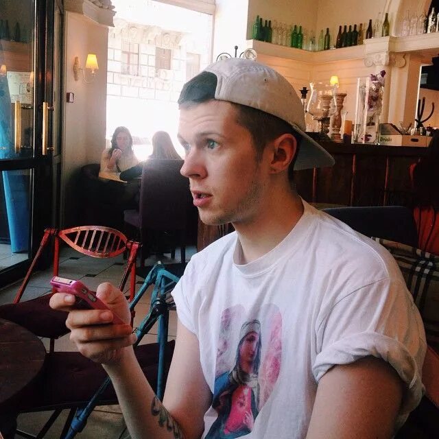 Женя калинкин сейчас. Магадан ютубер. Роман магадан. Холдик браво. Алтай василий дубейковский.