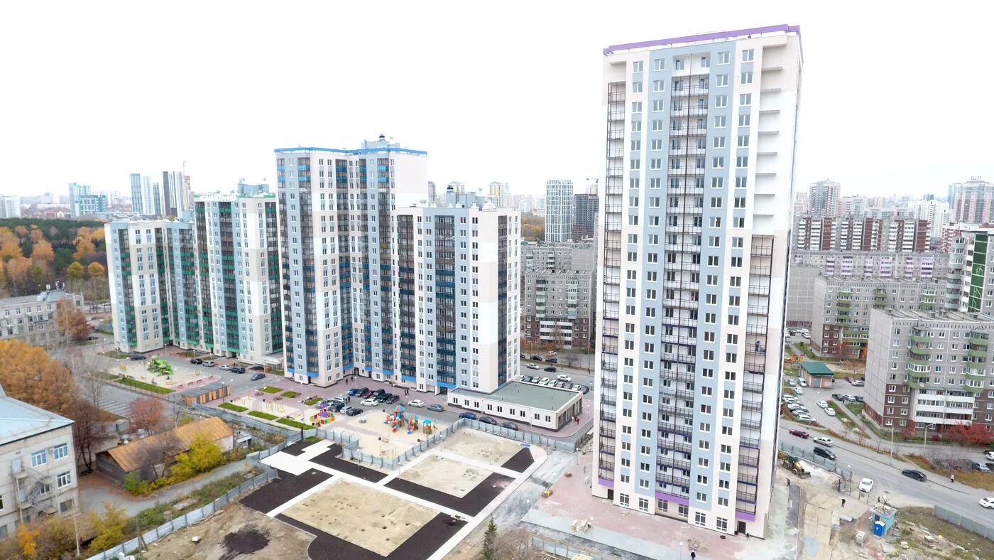 Botanica green house екатеринбург. Грин хаус ботаника ночью. Botanica green house екатеринбург. Жк ботаника грин хаус екатеринбург. Жилой комплекс грин хаус.