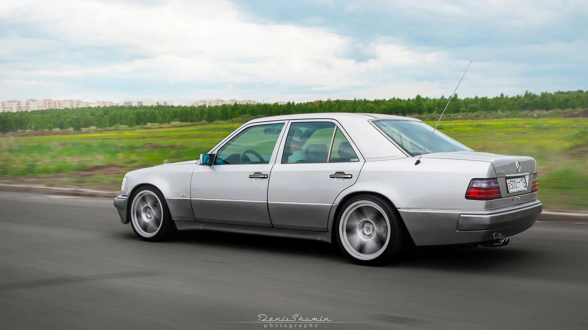 124 тыс. Mercedes w124 e500. Волчок Мерседес w124. Mercedes w124 e500 волчок. Mercedes w124 e500 белый.