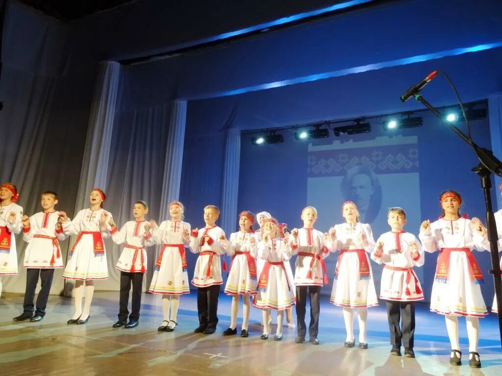 Чувашский концерт государственного ансамбля чебоксары. Суварята ансамбль чебоксары. Ансамбль чебоксар. Чувашский танец. Чувашский танцевальный коллектив сувар.