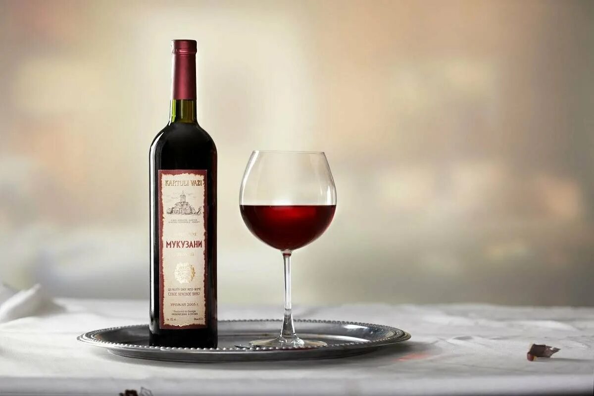 красное вино бутылка фото. красное вино бутылка фото. красное вино бутылка фото. винный погреб мукузани. красное вино.