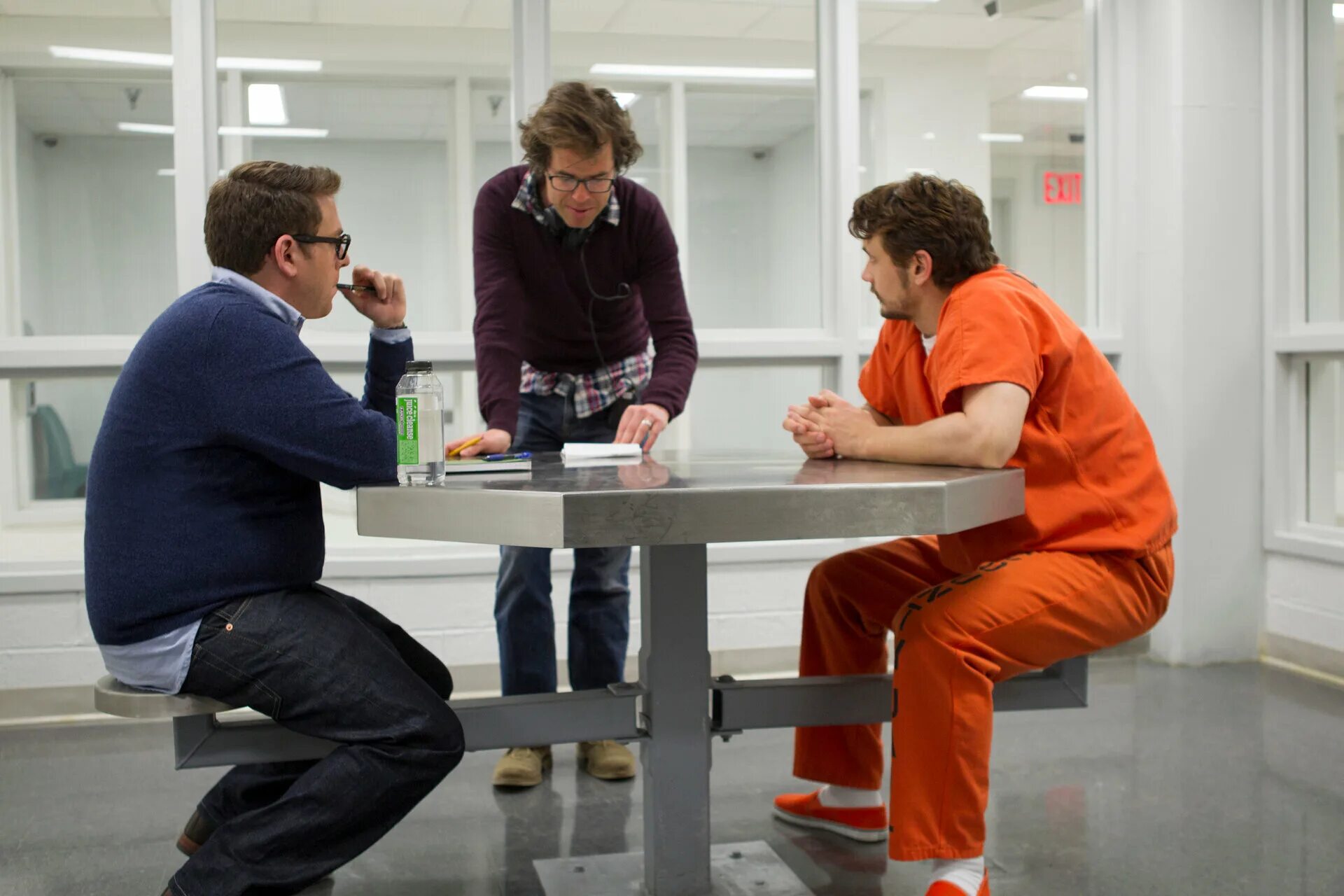 тейлор лотнер и лили коллинз в фильме. гадание онлайн на мужчину что он сейчас делает. кадры из фильмов про любовь. что он делает сейчас правдивое. тейлор лотнер погоня.