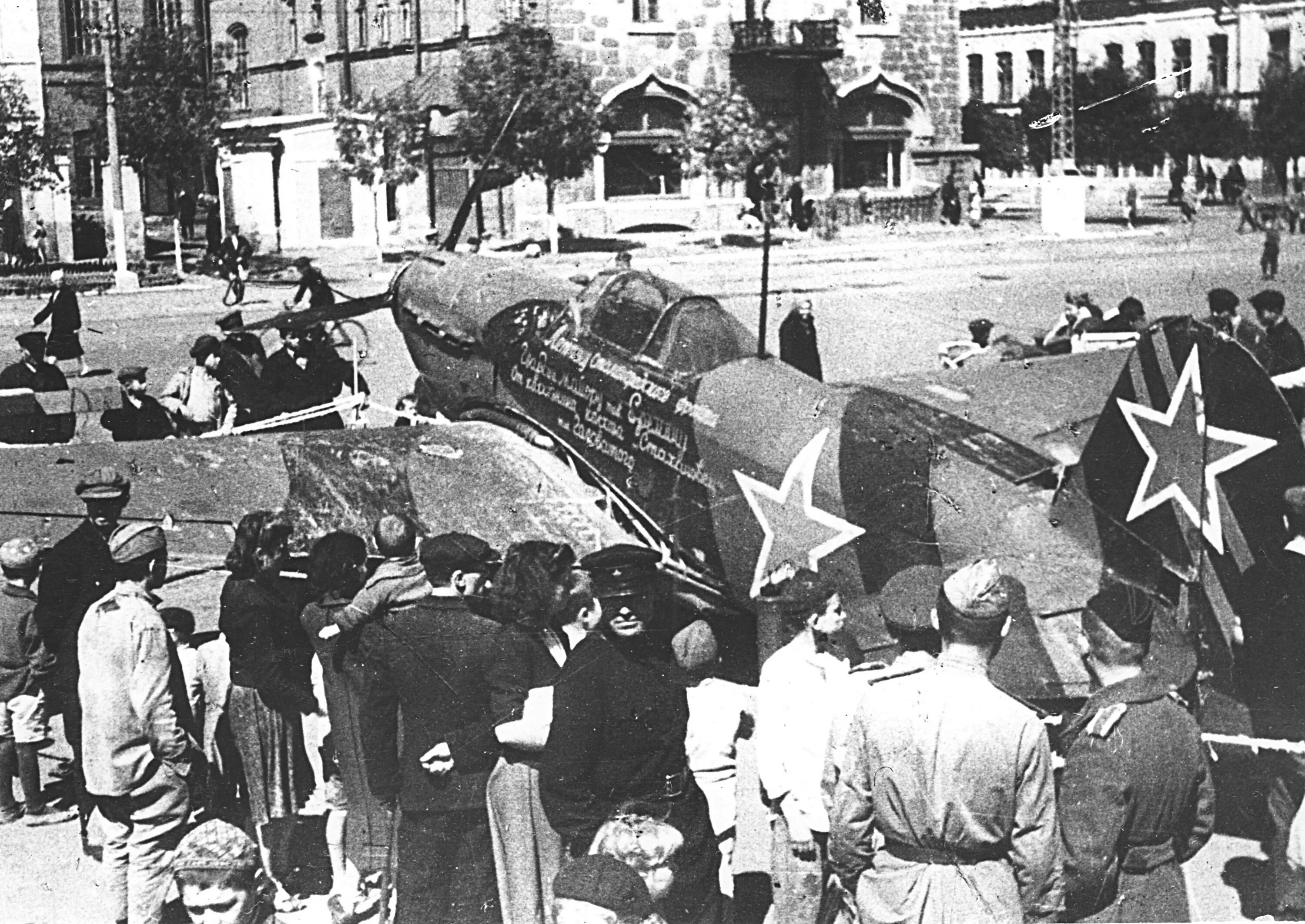 В военные годы переехали в. Авиационный завод Саратов ВОВ. Саратов 1945. Саратов в годы Великой Отечественной войны 1941-1945. Авиационный завод Саратов в годы войны.