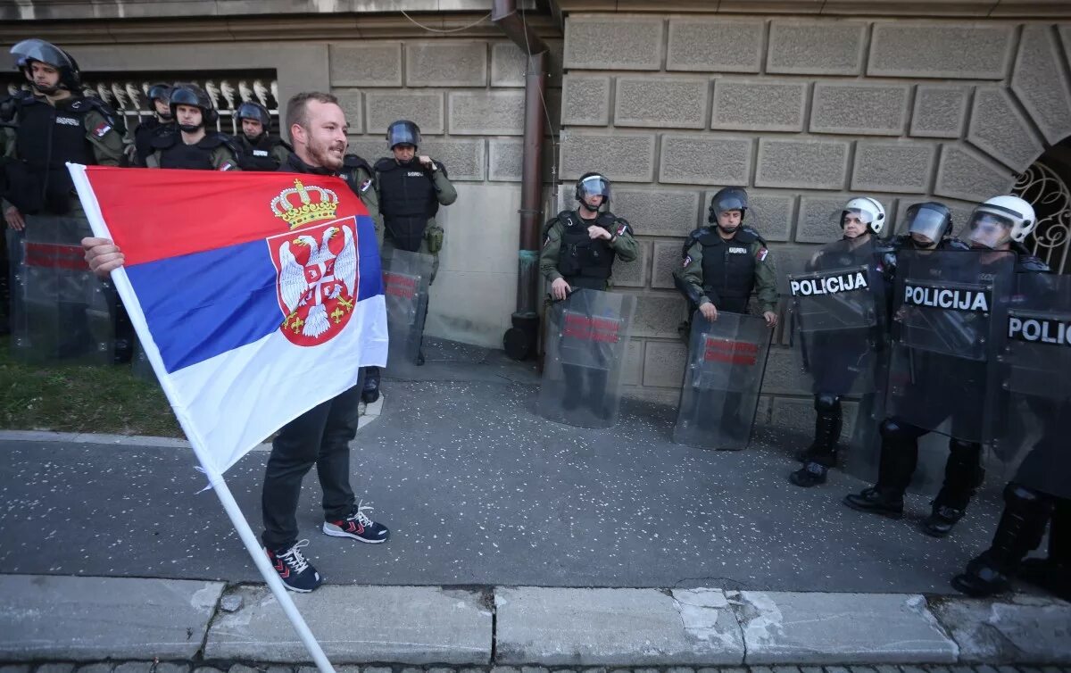 Цветная революция в сербии. Бульдозерная революция в югославии. бульдозерная революция югославия 2000 год. бульдозерная революция в сербии. революция в сербии 2000.