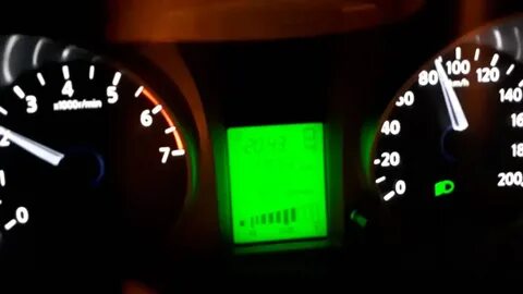 Машина скидывает скорость